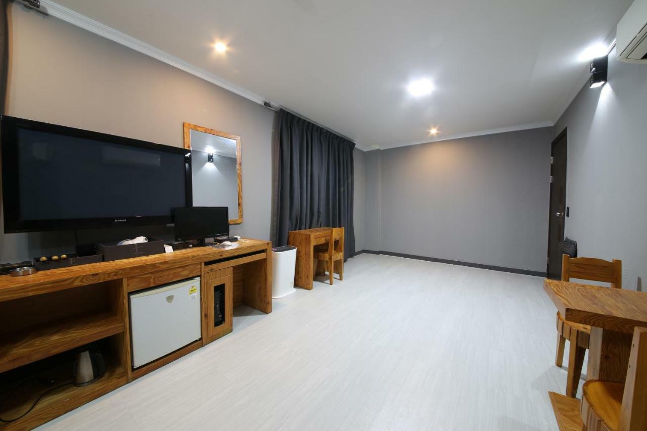 Gung Hotel Jeonju Exterior photo